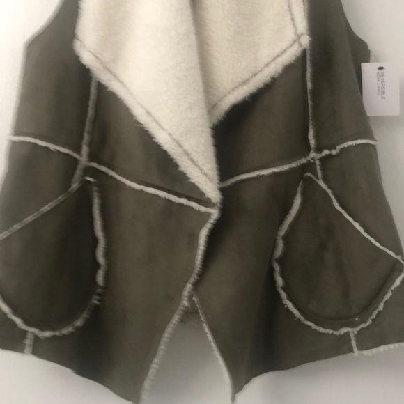 Caslon Reversible Faux Shearling Vest - Picture 5 of 8